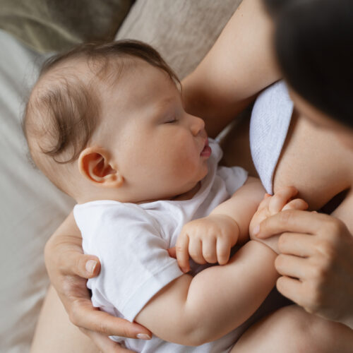 Beneficios de hacer piel con piel con tu recién nacido