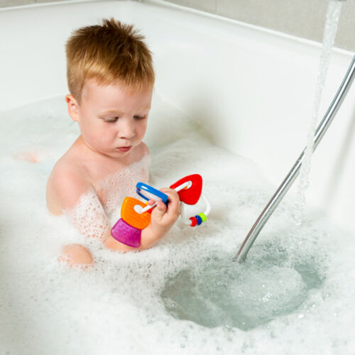 ¿Cuál es la temperatura ideal del agua para el baño del bebé?